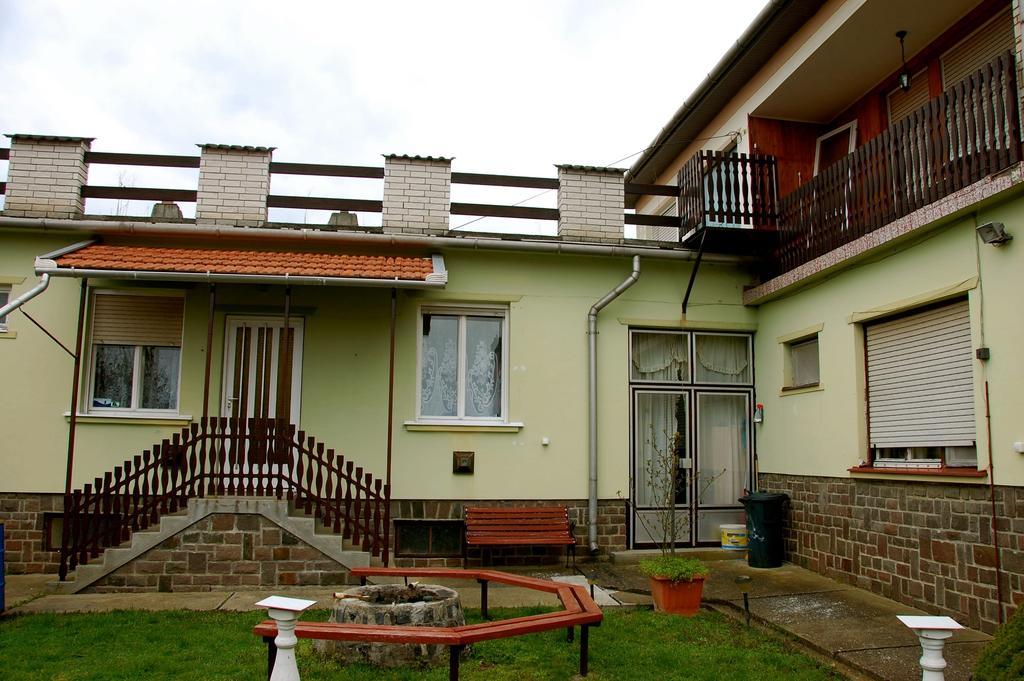 Ferienwohnung Kovacs Vendeghaz Mátraderecske Exterior foto